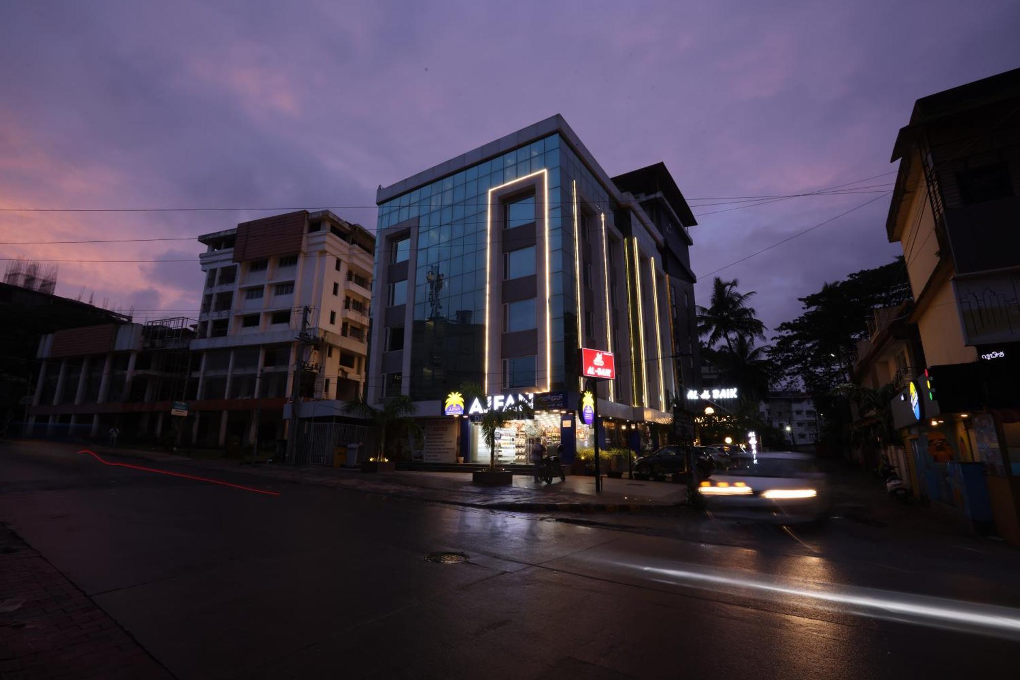 Royal Plaza Suites Mangalore Exterior foto