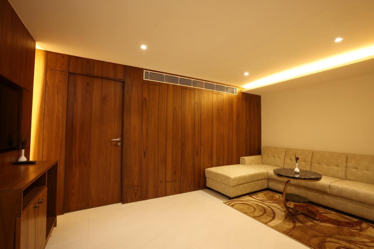 Royal Plaza Suites Mangalore Exterior foto